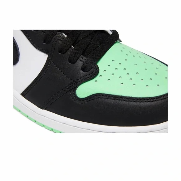 Air Jordan 1 Retro High OG 'Green Glow' - Picture 7 of 16